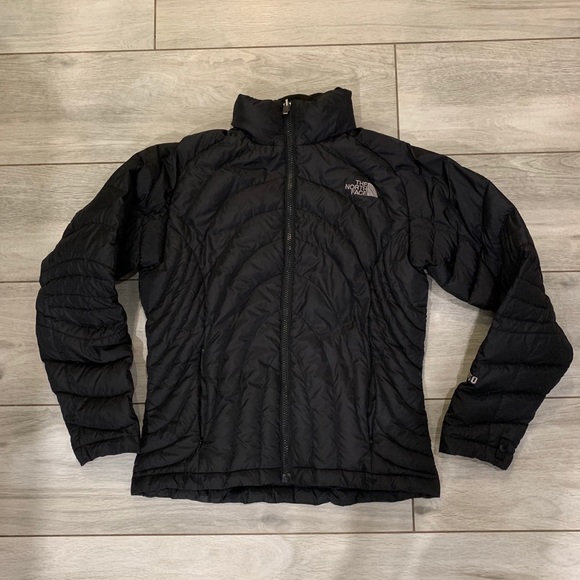 black puffer jacket women's north face
